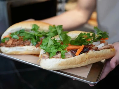 Nhóm Facebook hơn 170.000 khách Tây bàn về bánh mì Việt
