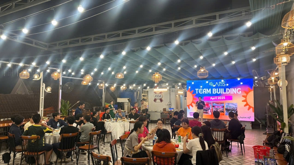 SẢNH SÂN THƯỢNG TỐI