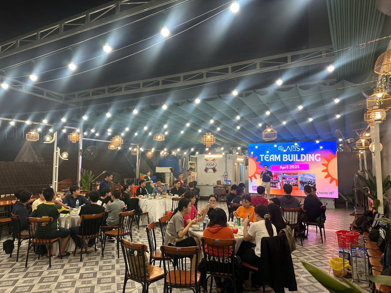 SẢNH SÂN THƯỢNG TỐI